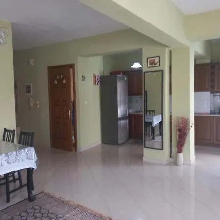 Big Next To Olympus Mountain شقة